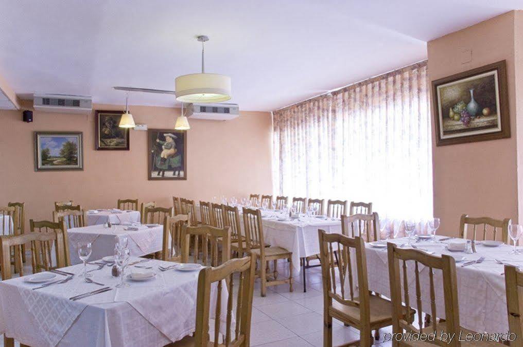 Apartamentos Resitur Sevilla Restaurant foto